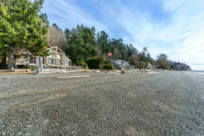 Garden / Landscaping Photo of 598 Tsawwassen Beach Road, Delta, BC