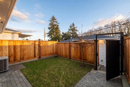 Backyard Photo of 2055 E 4th Avenue, Vancouver, BC