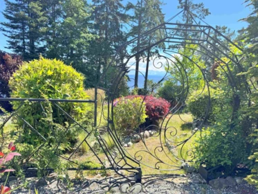 Garden / Landscaping Photo of 7065 Dale Road, Sechelt, BC