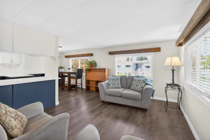 Kitchen Island Photo of 5 31313 Livingstone Avenue, Abbotsford, BC