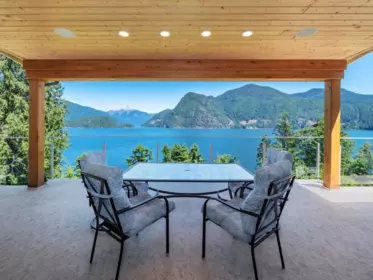 107 Witherby Road, Gibsons, BC, Halfmn Bay Secret Cv Redroofs — 4 bed single family residence for sale