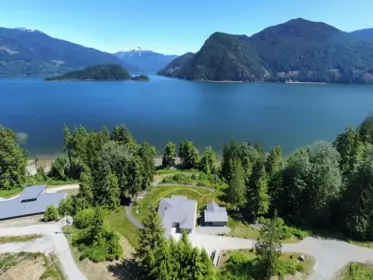 107 Witherby Road, Gibsons, BC, Gibsons — Single Family Residence for sale
