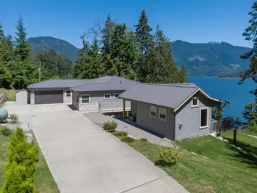 107 Witherby Road, Gibsons, BC, Gibsons — Single Family Residence for sale