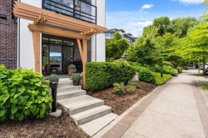 Front Yard Photo of 103 45510 Market Way, Chilliwack, BC