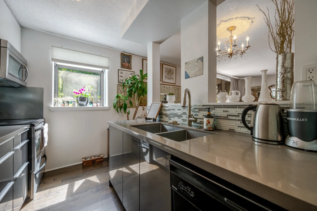 Dining Area Photo of 101 1875 W 8th Avenue, Vancouver, BC