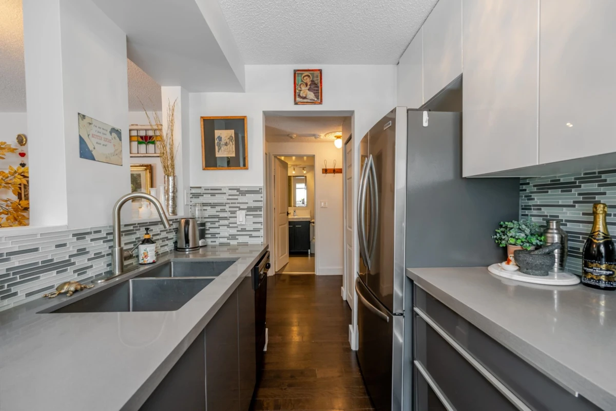 Family Room Photo of 101 1875 W 8th Avenue, Vancouver, BC