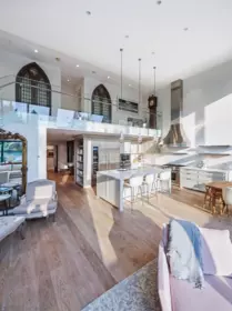 Entry Foyer Photo of 3870 Commercial Street, Vancouver, BC