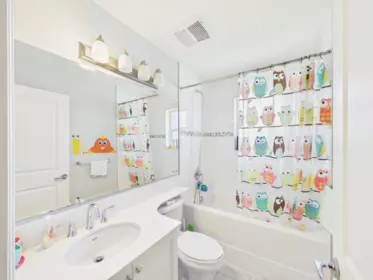 Guest Bathroom Photo of 5312 Elsom Avenue, Burnaby, BC
