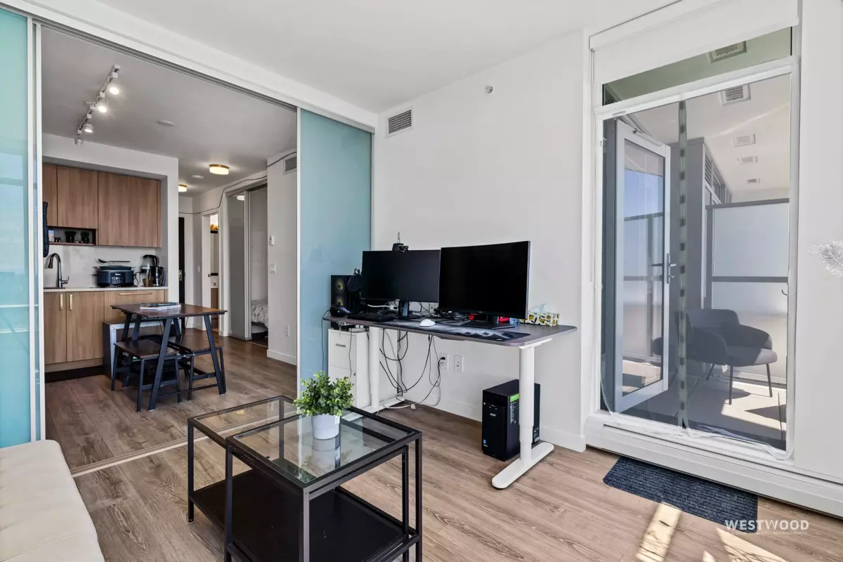 Family Room Photo of 3510 13350 Central Avenue, Surrey, BC