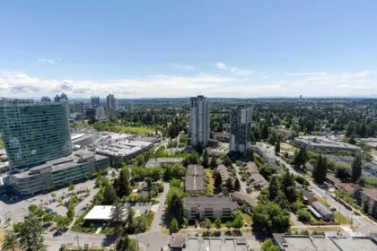 Swimming Pool Photo of 3510 13350 Central Avenue, Surrey, BC