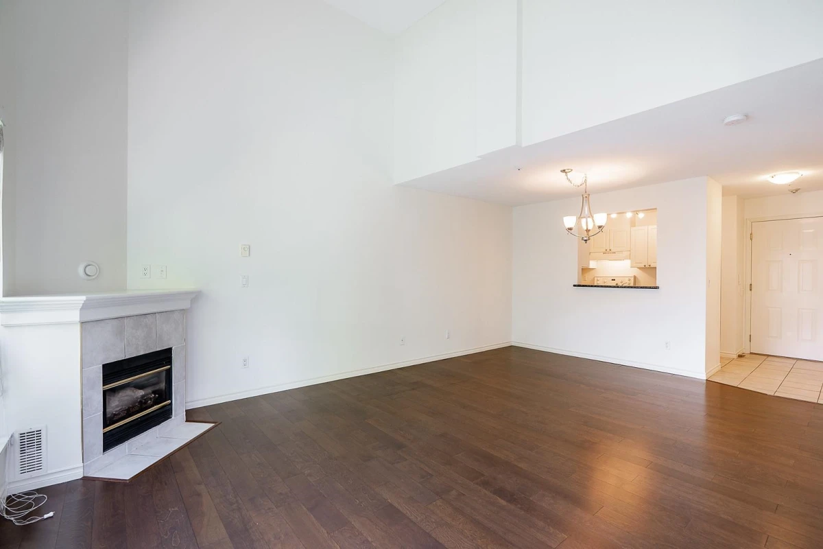 Family Room Photo of 411 14885 100 Avenue, Surrey, BC