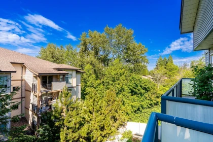 Entry Foyer Photo of 411 14885 100 Avenue, Surrey, BC