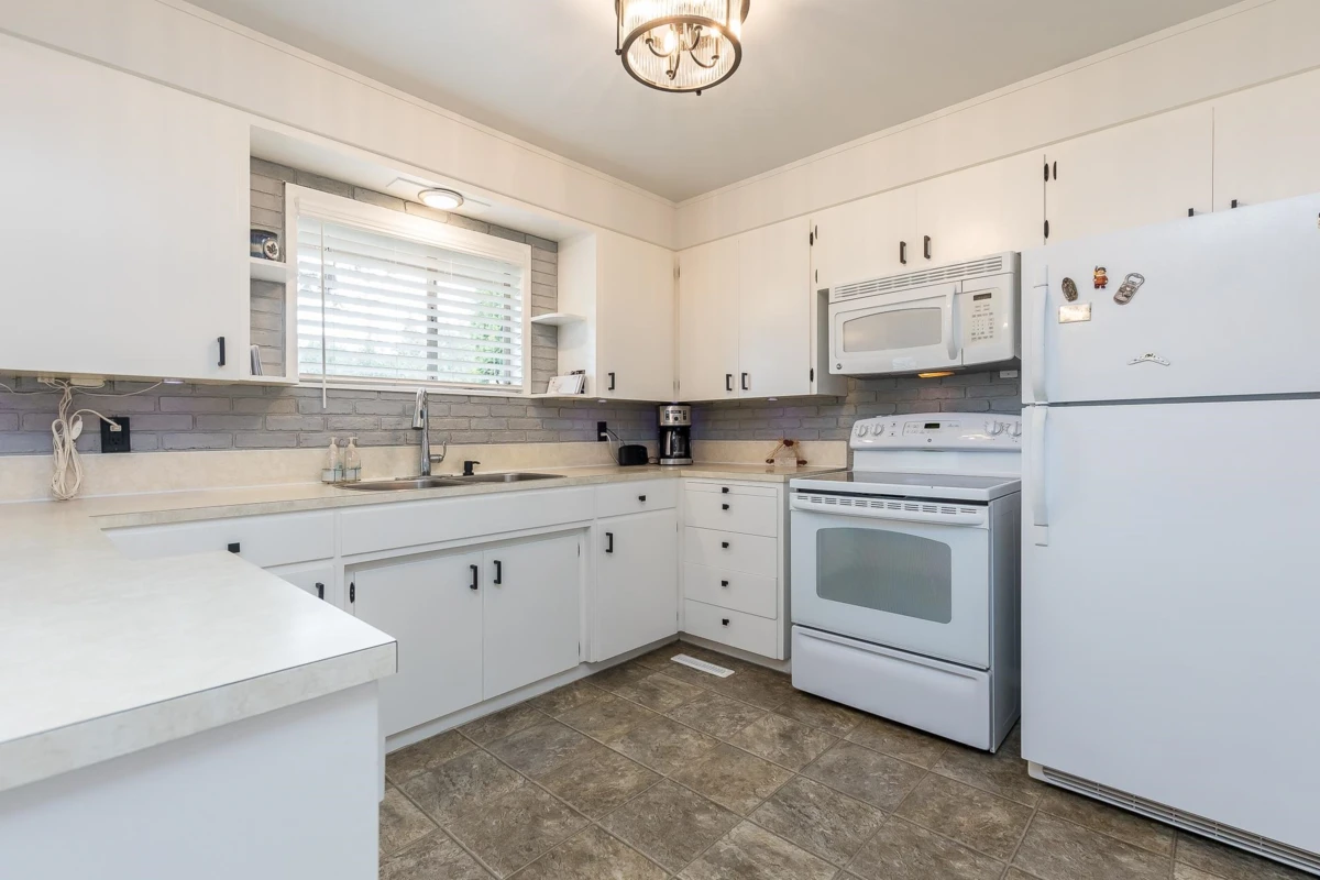Dining Area Photo of 12373 203 Street, Maple Ridge, BC