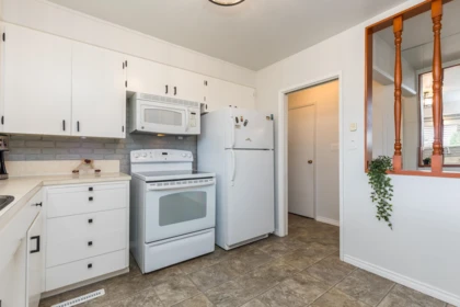Kitchen Island Photo of 12373 203 Street, Maple Ridge, BC