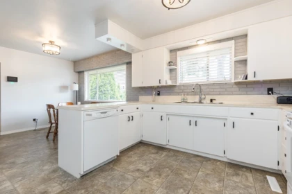 Kitchen Photo of 12373 203 Street, Maple Ridge, BC