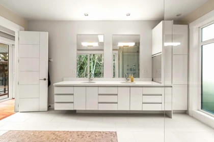 Guest Bathroom Photo of 388 Hidhurst Place, West Vancouver, BC