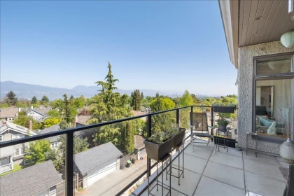 Entry Foyer Photo of 404 4463 W 10th Avenue, Vancouver, BC