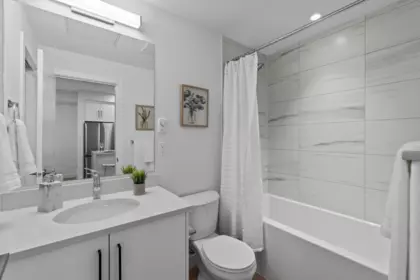 Primary Bathroom Photo of 313 33820 South Fraser Way, Abbotsford, BC
