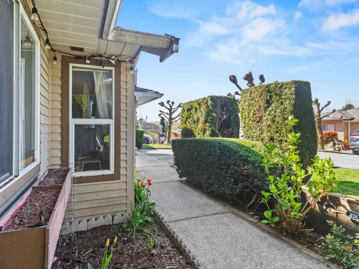 Living Room Photo of 1116 Orr Drive, Port Coquitlam, BC