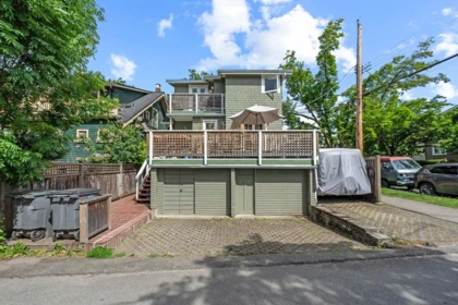 Garden / Landscaping Photo of 2245 Stephens Street, Vancouver, BC