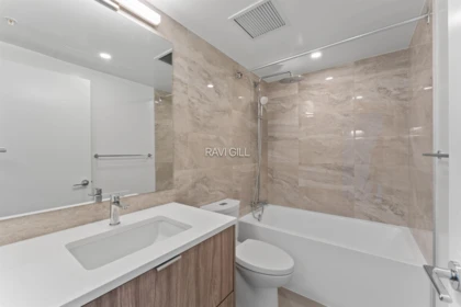 Primary Bathroom Photo of 1003 13675 107a Avenue, Surrey, BC