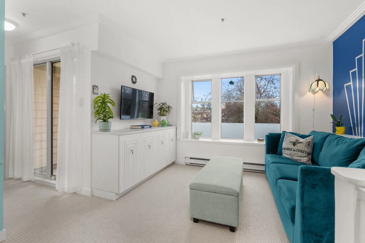 Living Room Photo of E301 623 W 14th Avenue, Vancouver, BC