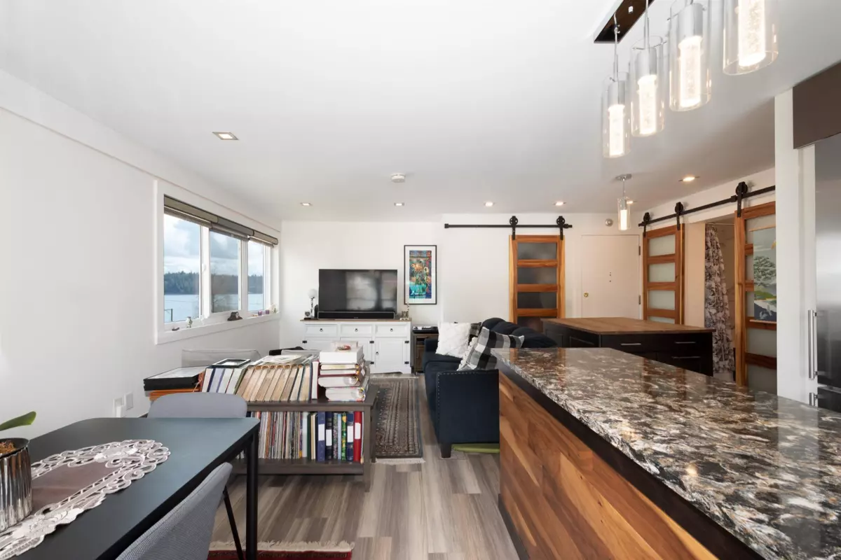 Exterior Rear Photo of 303 1845 Bellevue Avenue, West Vancouver, BC