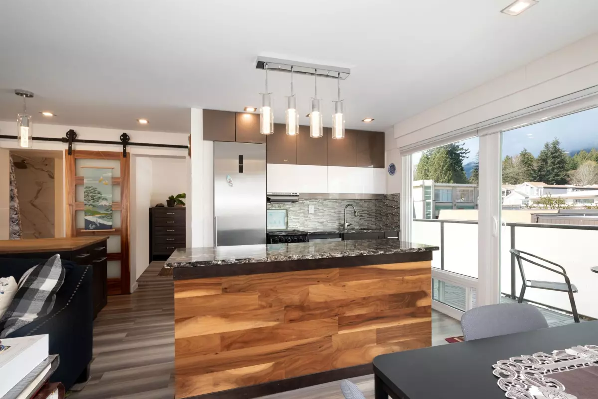 Family Room Photo of 303 1845 Bellevue Avenue, West Vancouver, BC