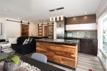 Kitchen Island Photo of 303 1845 Bellevue Avenue, West Vancouver, BC