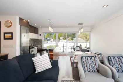 Kitchen Photo of 303 1845 Bellevue Avenue, West Vancouver, BC