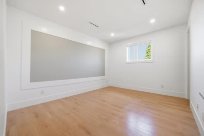 Hallway Photo of 2 6139 Ashworth Avenue, Burnaby, BC