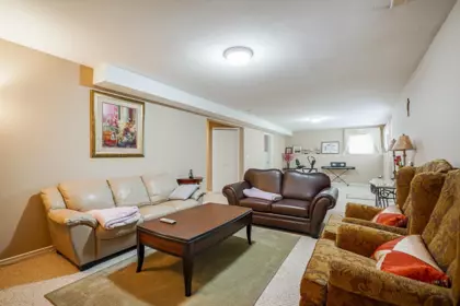 Entry Foyer Photo of 16766 108a Avenue, Surrey, BC