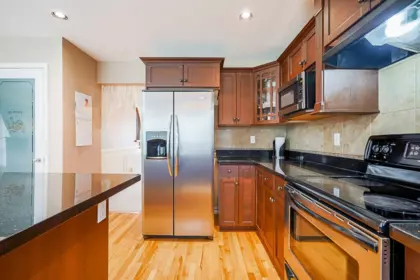 Primary Bathroom Photo of 16766 108a Avenue, Surrey, BC