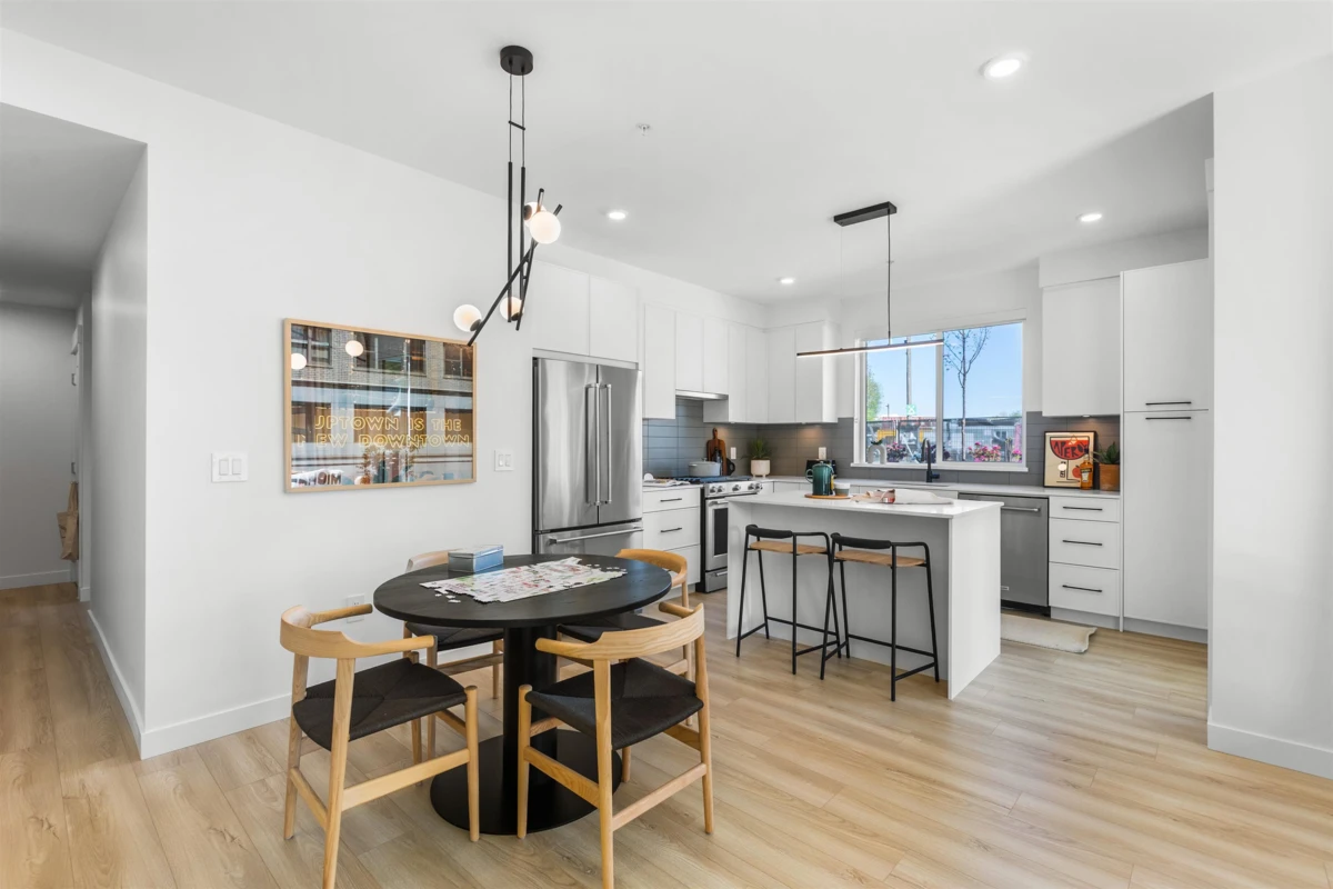 Dining Area Photo of 207 2771 Montrose Avenue, Abbotsford, BC