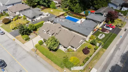 Swimming Pool Photo of 19573 116b Avenue, Pitt Meadows, BC