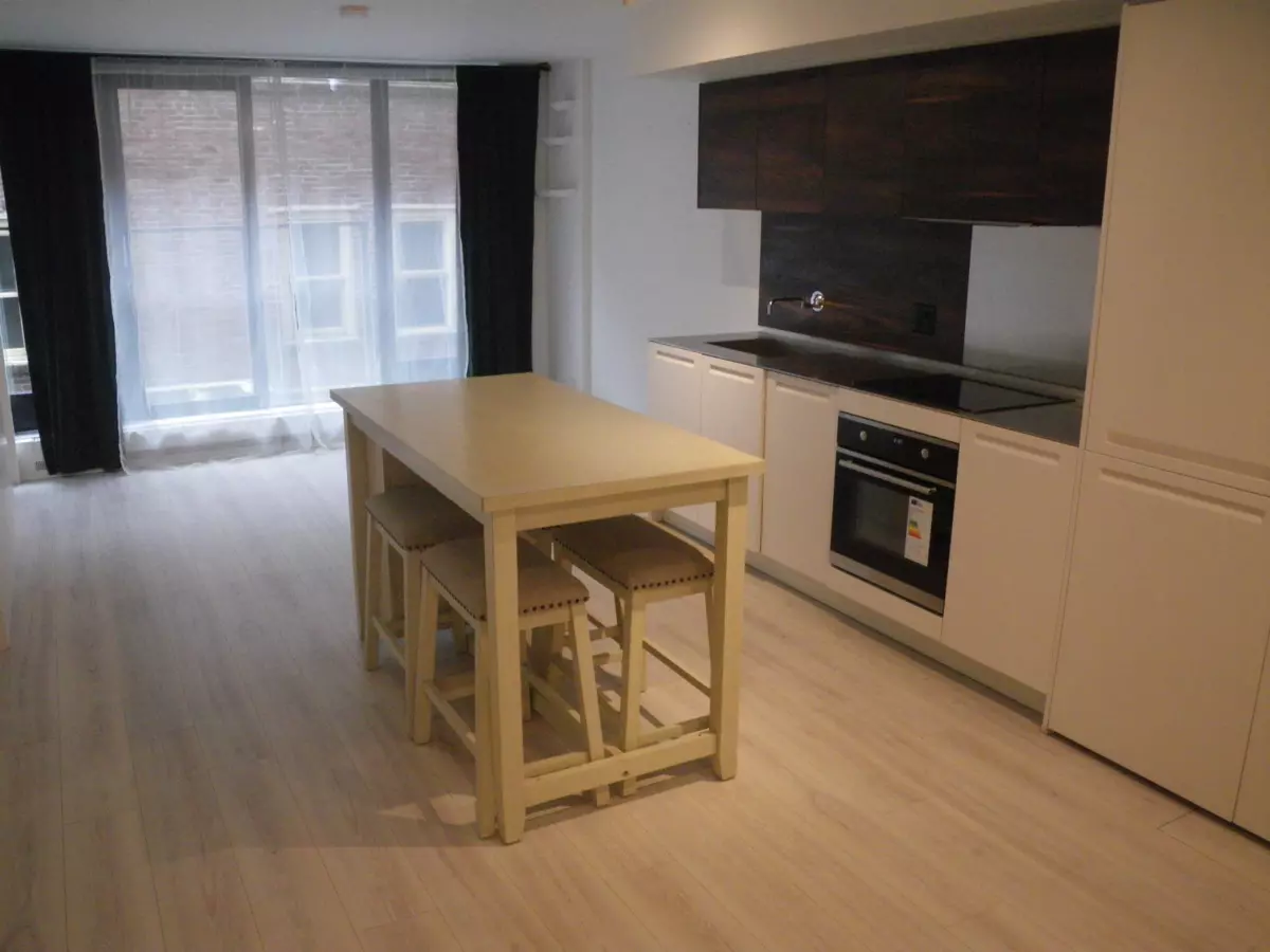 Living Room Photo of 501 1133 Hornby Street, Vancouver, BC