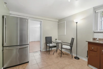 Entry Foyer Photo of 2880 Oxford Street, Vancouver, BC