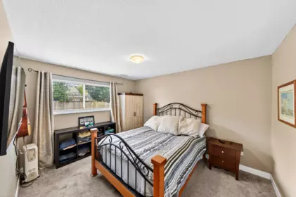 Hallway Photo of 22947 123b Avenue, Maple Ridge, BC
