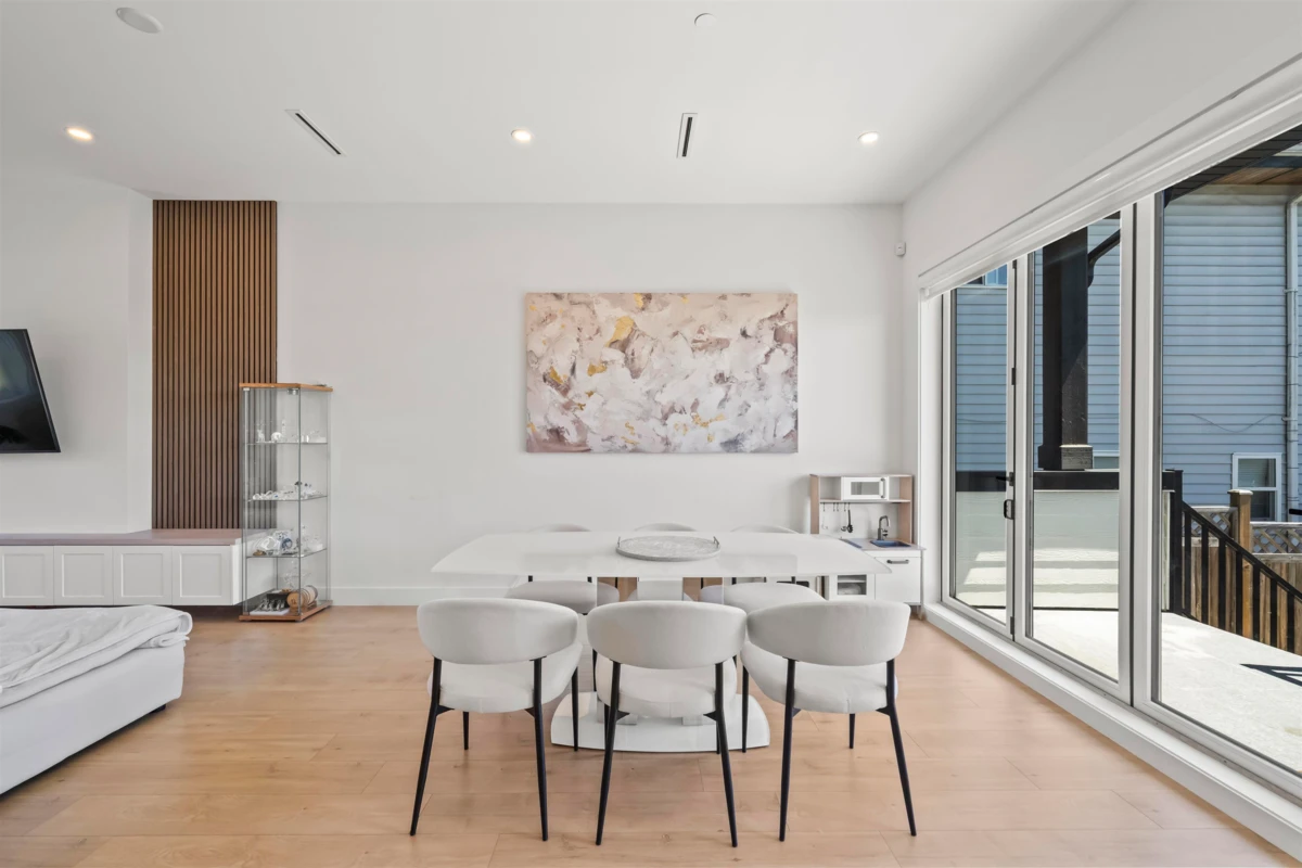 Dining Area Photo of 742 E 58th Avenue, Vancouver, BC