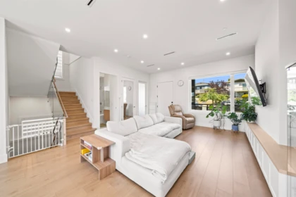 Breakfast Nook Photo of 742 E 58th Avenue, Vancouver, BC