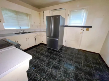 Kitchen Island Photo of 1441 128 Street, Surrey, BC