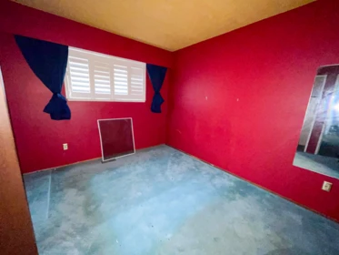 Walk-In Closet Photo of 1441 128 Street, Surrey, BC