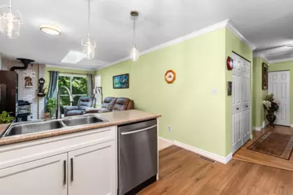 Kitchen Island Photo of 23 33020 Maclure Road, Abbotsford, BC