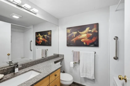 Walk-In Closet Photo of 1287 Roberts Creek Road, Roberts Creek, BC