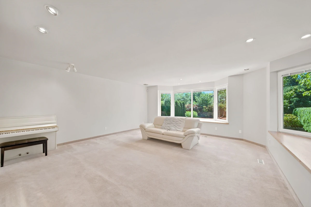 Dining Area Photo of 305 E 17th Street, North Vancouver, BC