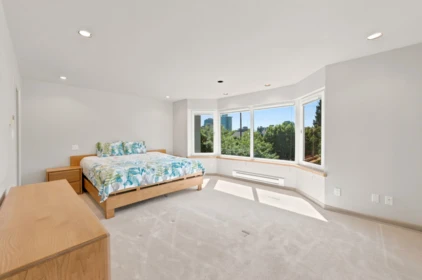 Loft / Bonus Room Photo of 305 E 17th Street, North Vancouver, BC