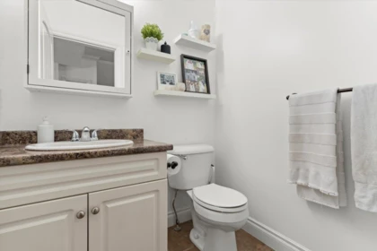 Guest Bathroom Photo of 61 6498 Southdowne Place, Chilliwack, BC