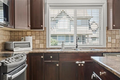 Kitchen Island Photo of 61 6498 Southdowne Place, Chilliwack, BC