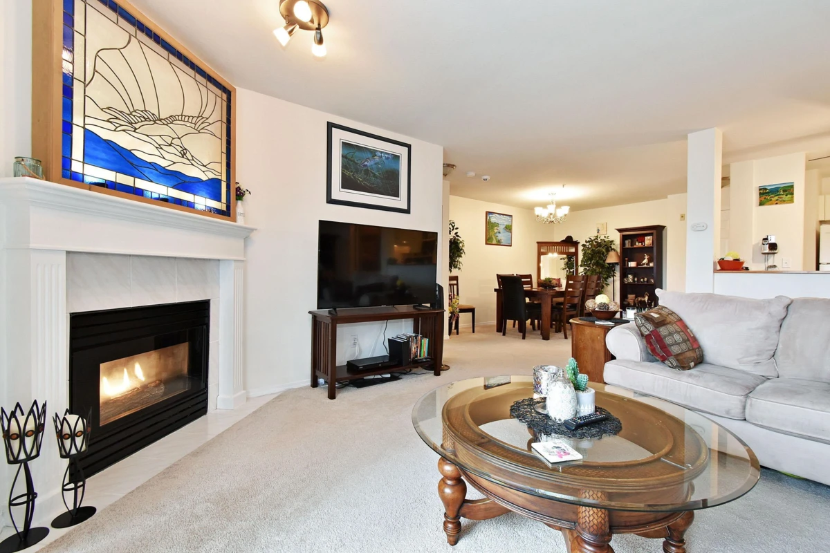 Dining Area Photo of 448 2750 Fairlane Street, Abbotsford, BC