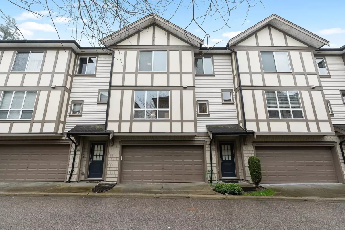 Living Room Photo of 71 7848 209 Street, Langley, BC